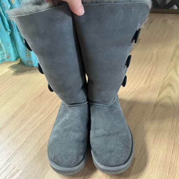 UGG sz7 Bailey Button Triplet grey boots - Picture 4 of 4
